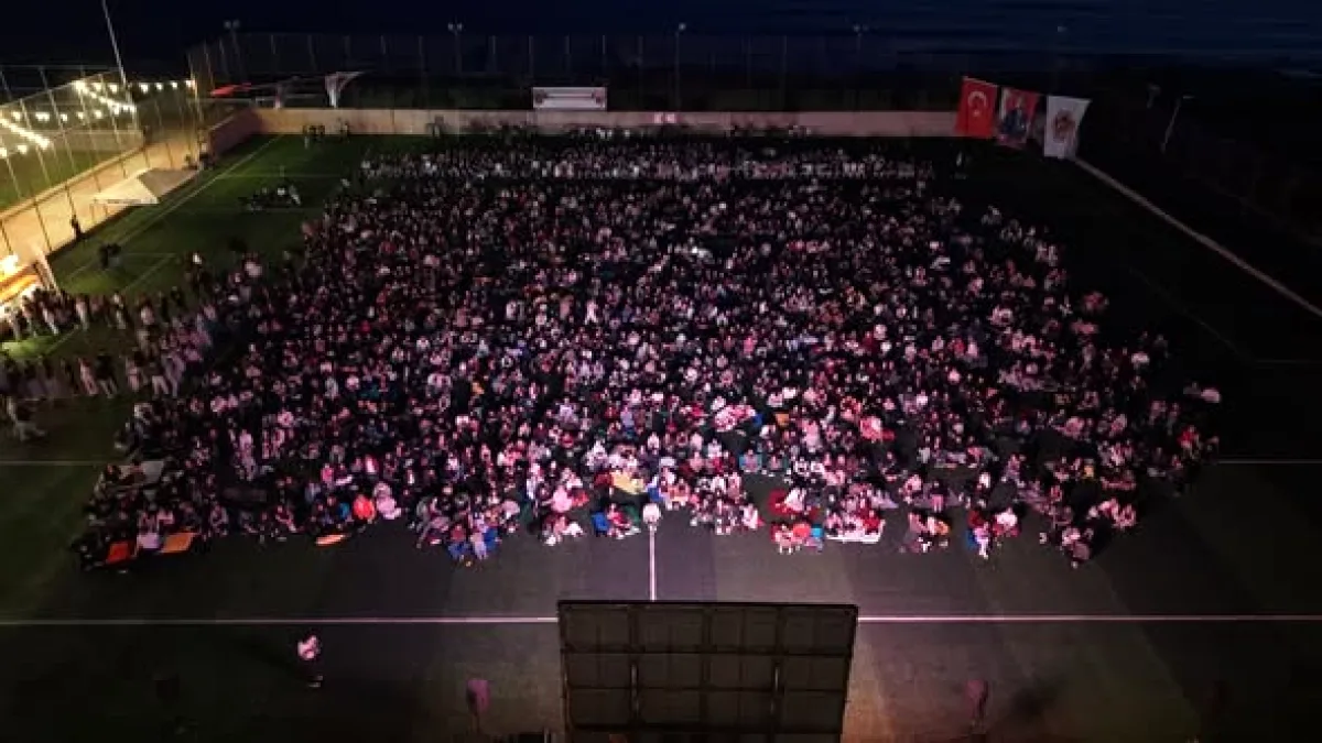 Alanya Gençlik Festivali'nde Açık Hava Sinema Keyfi Sürüyor Alanya Gençlik Festivali'nde Açık Hava Sinema Keyfi Sürüyor