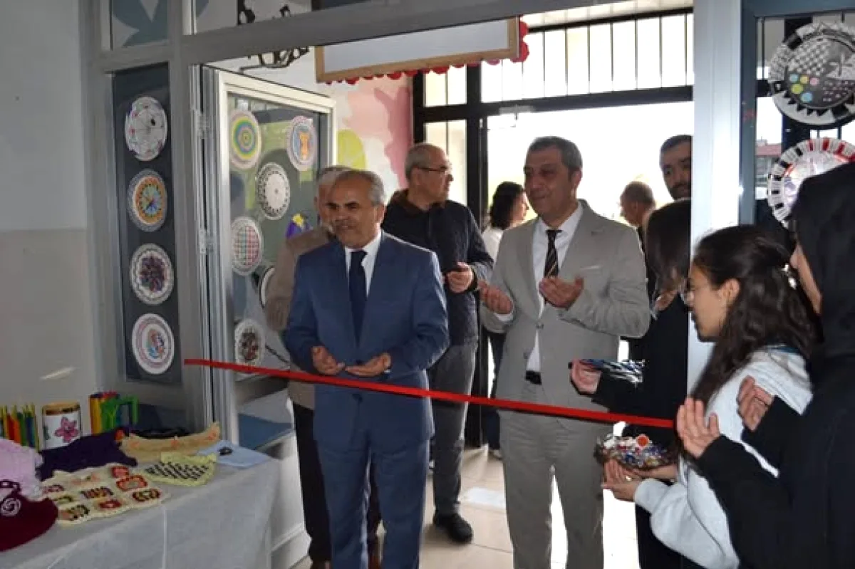 Beypazarı'nda Öğrenci Eserleri Görücüye Çıktı Beypazarı'nda Öğrenci Eserleri Görücüye Çıktı