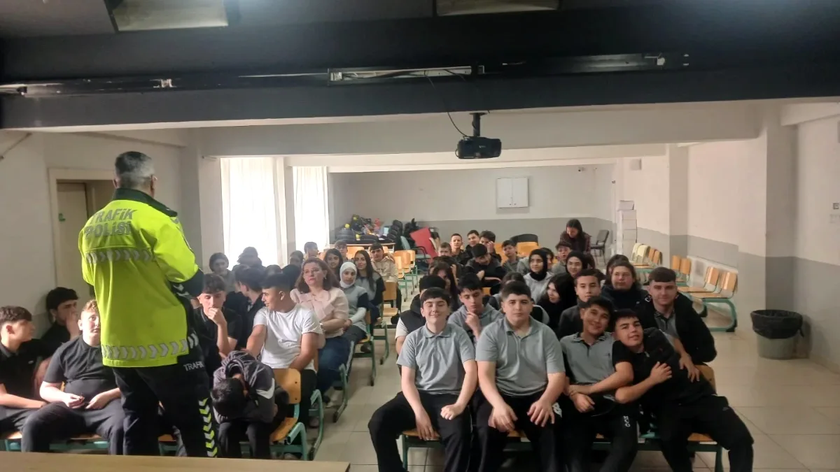 Gürsu'da Gençlere Trafik Eğitimi: Trafik Haftası'nda Okul-Emniyet İşbirliği Gürsu'da Gençlere Trafik Eğitimi: Trafik Haftası'nda Okul-Emniyet İşbirliği