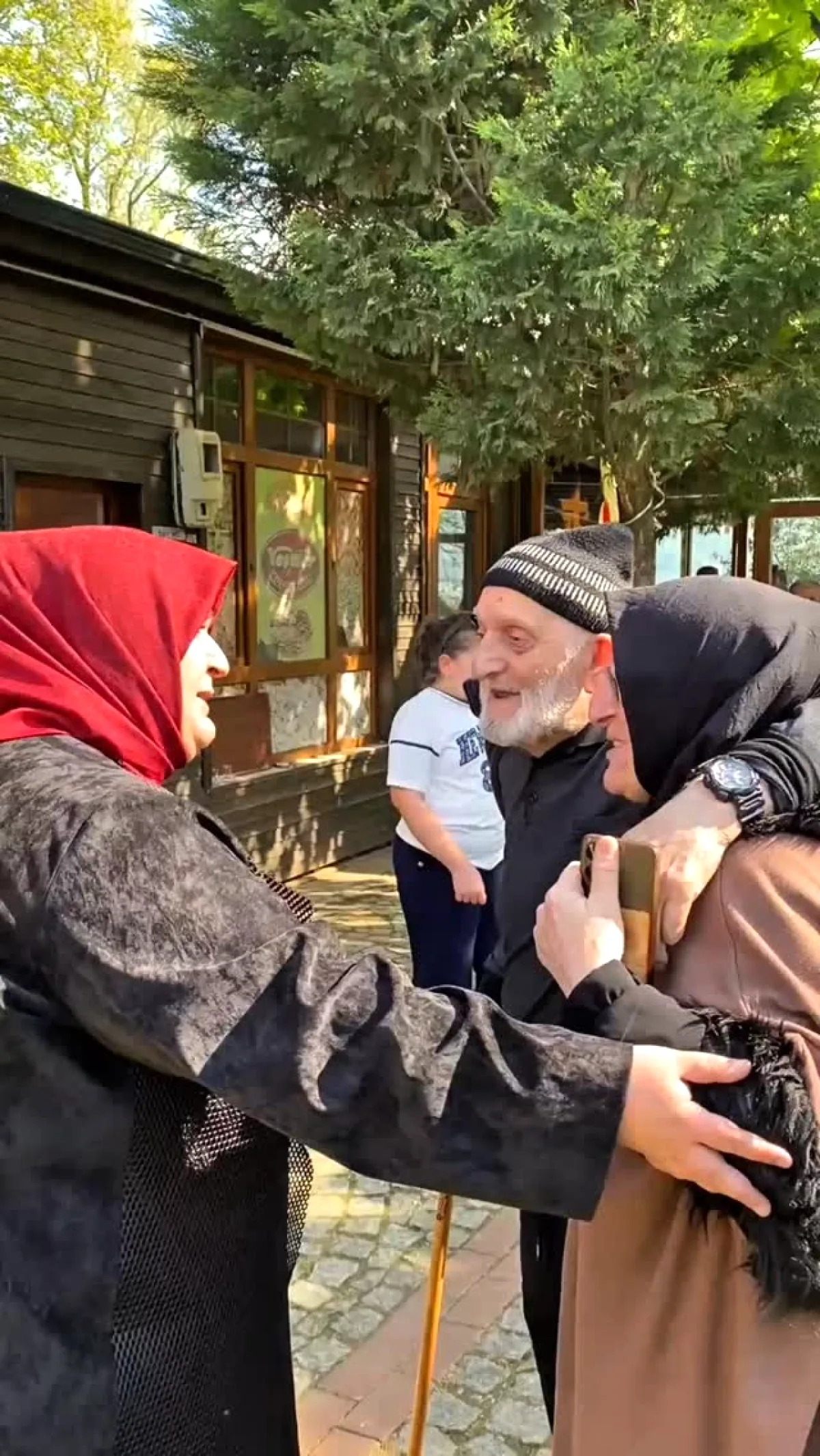 Kartepe'de Hıdırellez Coşkusu: AK Partili Yöneticiler Geleneksel Bayrama Katıldı Kartepe'de Hıdırellez Coşkusu: AK Partili Yöneticiler Geleneksel Bayrama Katıldı