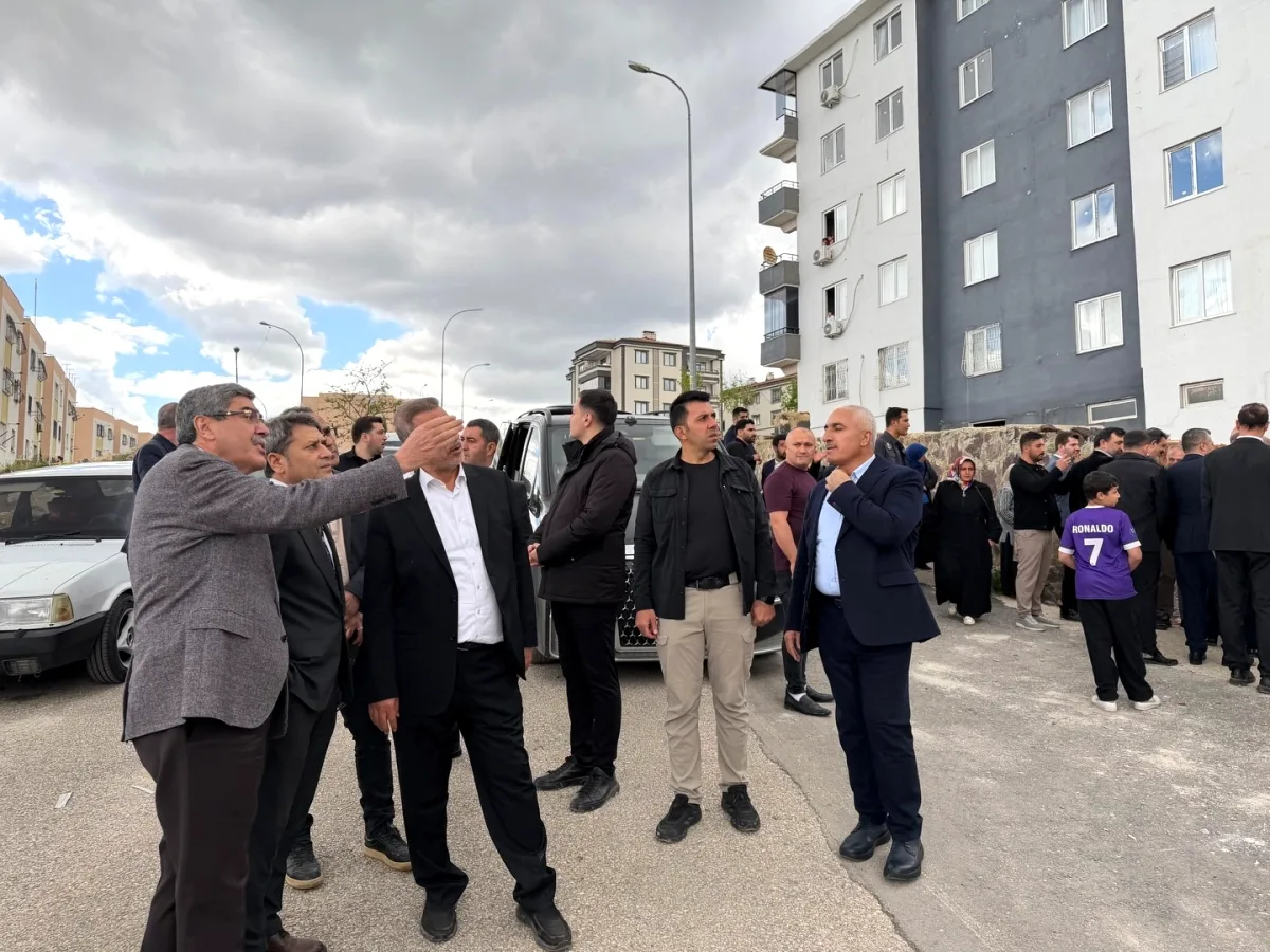 Gaziantep Milletvekili Özkeçeci Beykent Mahallesi'nde Fırtına Hasarını Yerinde İnceledi Gaziantep Milletvekili Özkeçeci Beykent Mahallesi'nde Fırtına Hasarını Yerinde İnceledi
