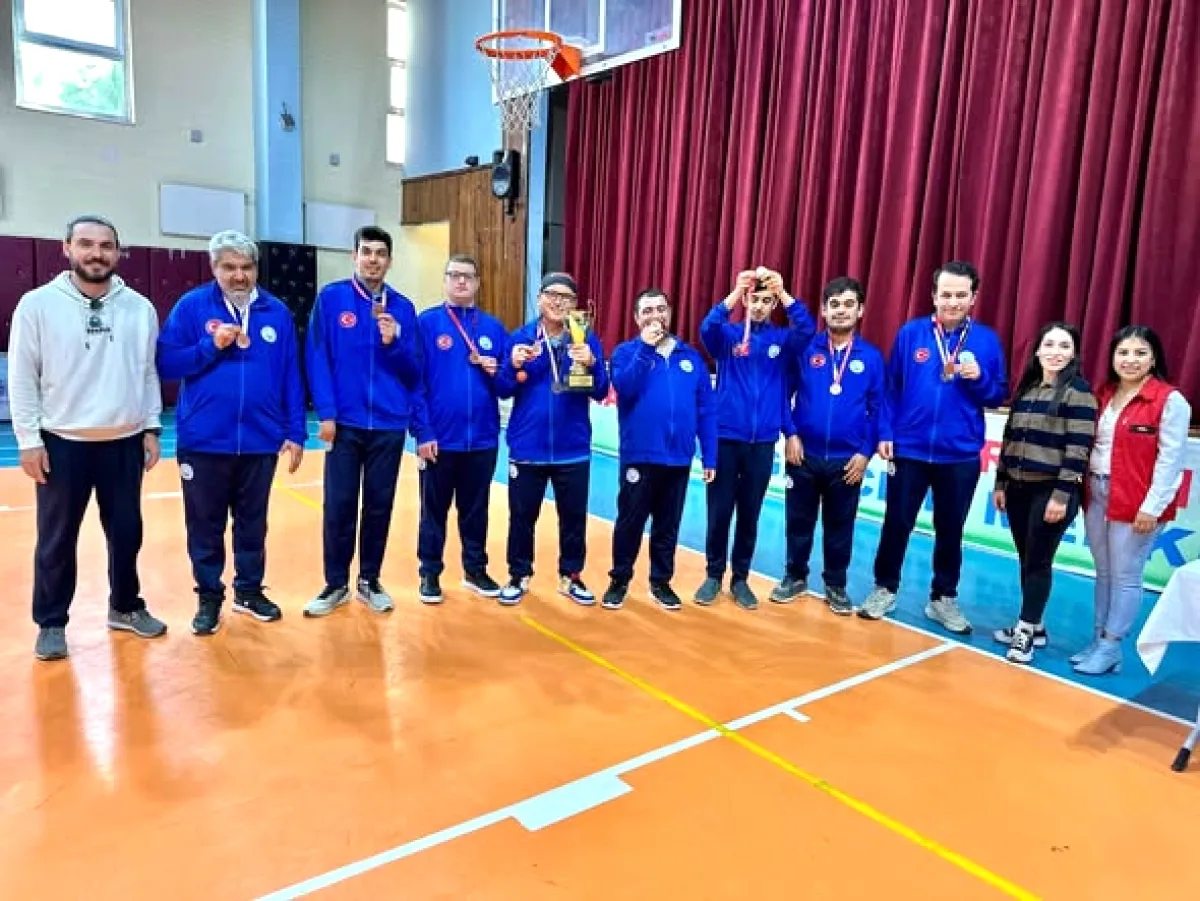 Adana'dan Basketbol Şampiyonası'nda İki Büyük Başarı Adana'dan Basketbol Şampiyonası'nda İki Büyük Başarı