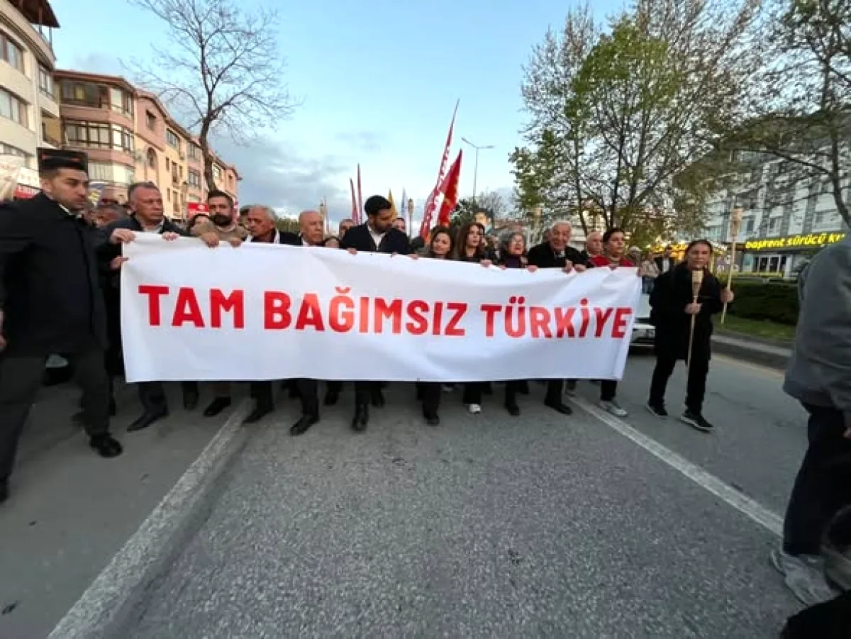 CHP Keçiören ve Mamak'tan "Tam Bağımsız Türkiye" Yürüyüşü CHP Keçiören ve Mamak'tan "Tam Bağımsız Türkiye" Yürüyüşü