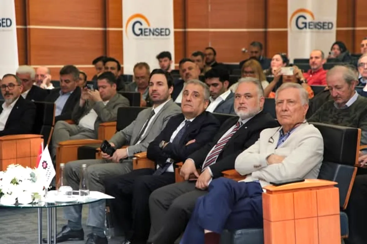 İstanbul'da Sanayiciler Güneş Enerjisi ve Depolama Zirvesinde Buluştu İstanbul'da Sanayiciler Güneş Enerjisi ve Depolama Zirvesinde Buluştu