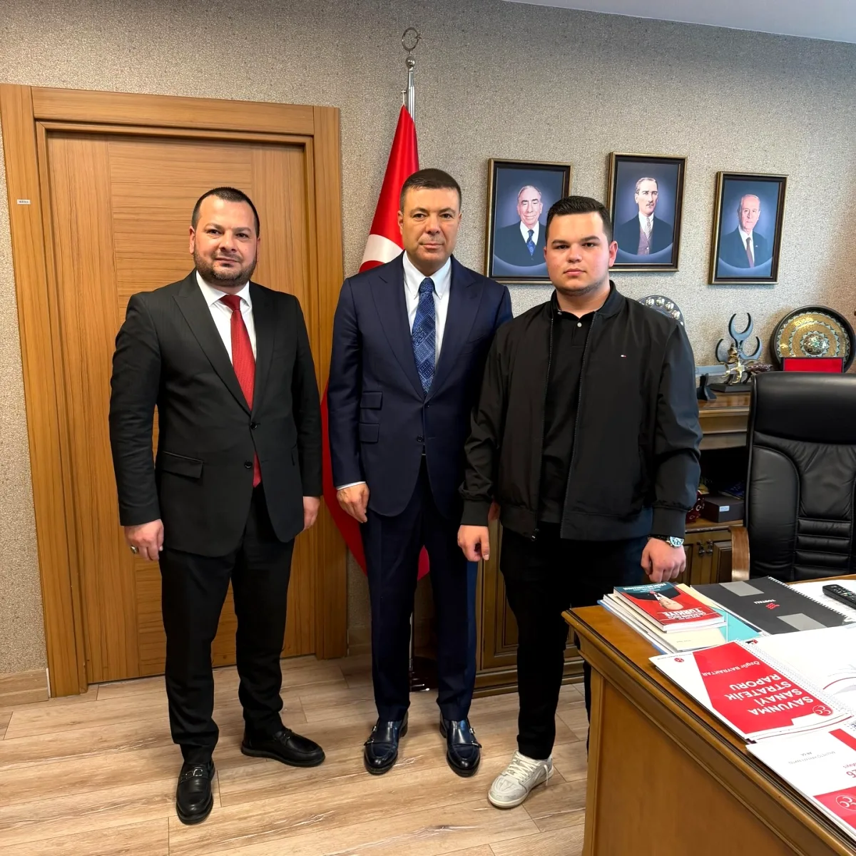 Çubuk MHP İlçe Başkanı Ezandemir'den Genel Başkan Yardımcısı Bayraktar'a Ziyaret Çubuk MHP İlçe Başkanı Ezandemir'den Genel Başkan Yardımcısı Bayraktar'a Ziyaret