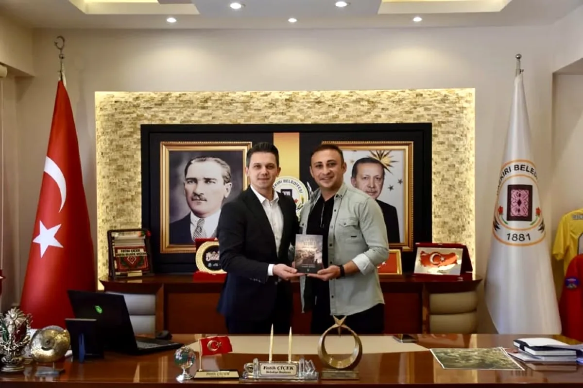 Dazkırı Belediyesi'nden Emniyet Personeli Yazar Cavlak'a Tebrik Dazkırı Belediyesi'nden Emniyet Personeli Yazar Cavlak'a Tebrik