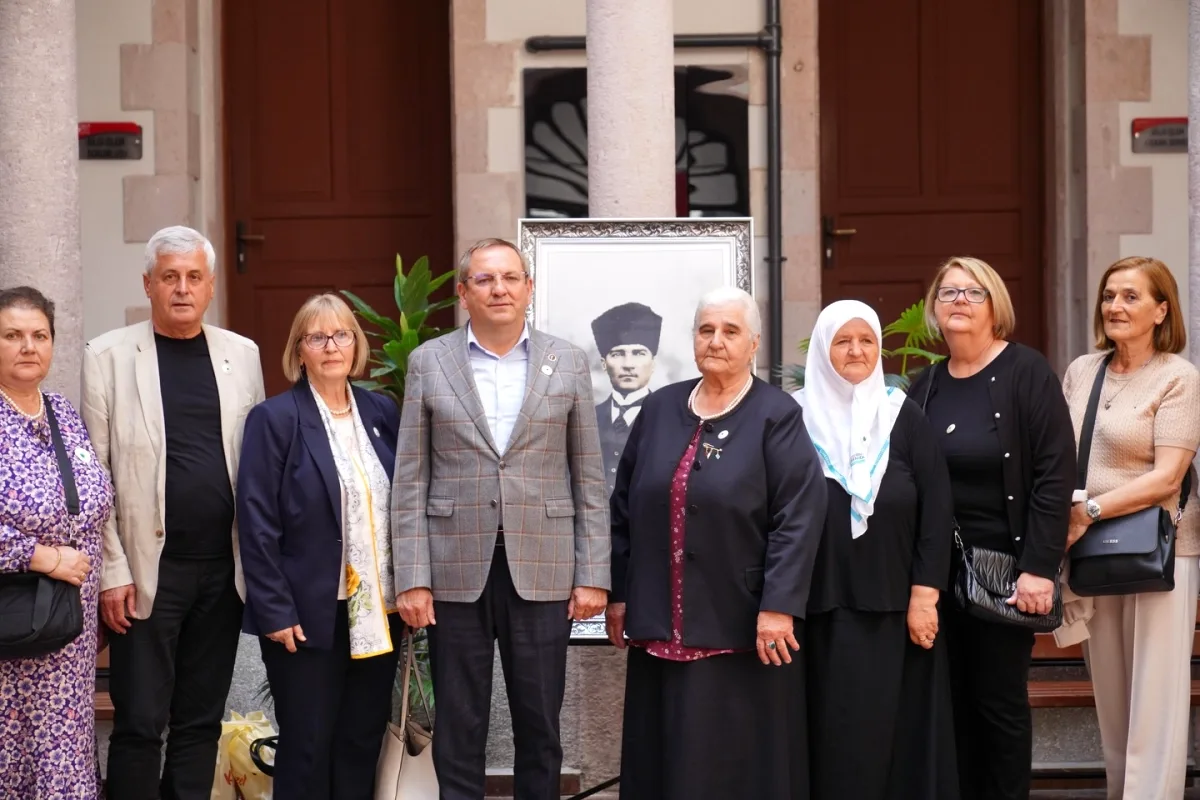Srebrenitsa Anneleri Ayvalık'ta: 10 Mayıs'ta Anlamlı Buluşma Srebrenitsa Anneleri Ayvalık'ta: 10 Mayıs'ta Anlamlı Buluşma