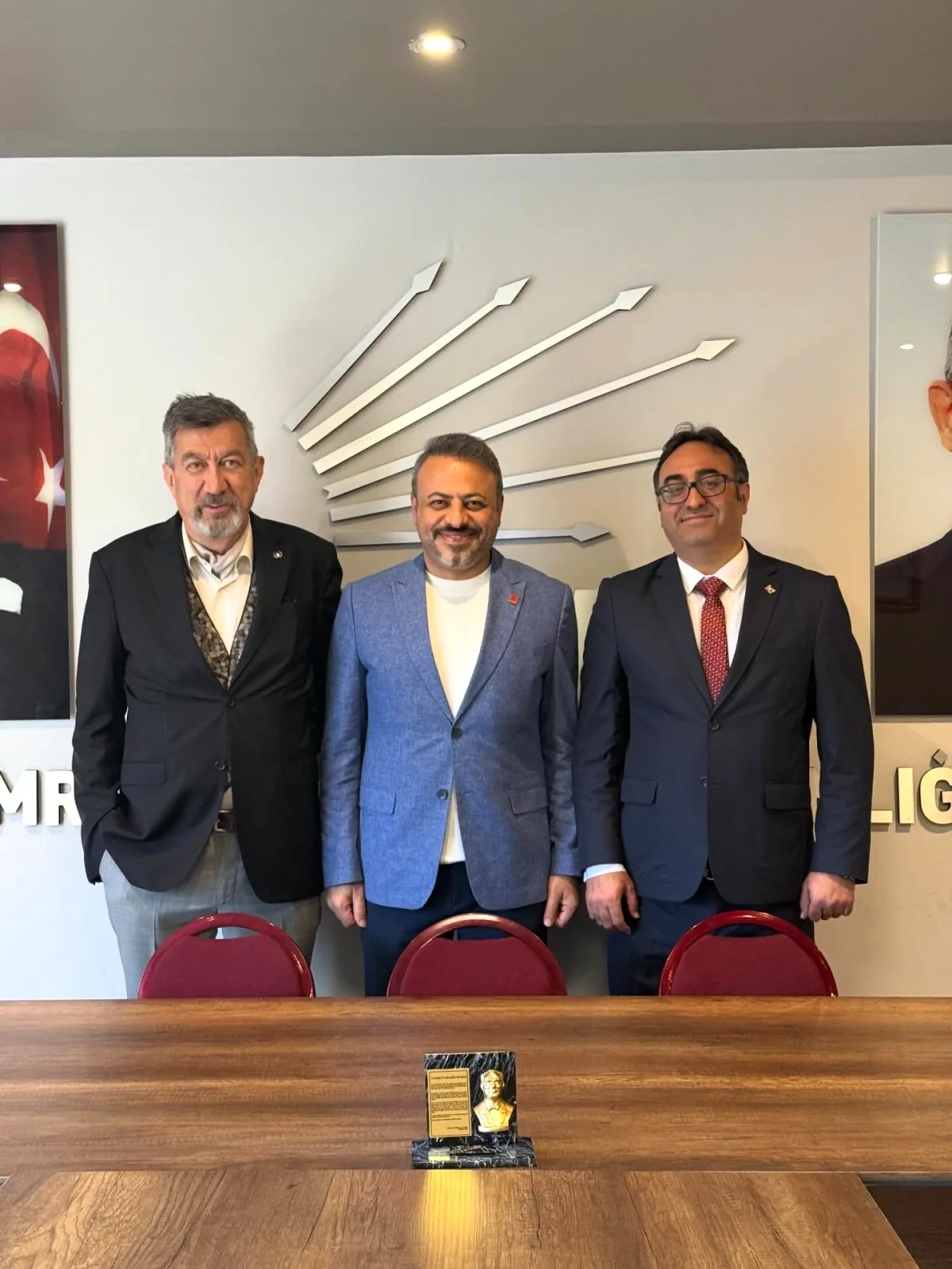 CHP'li Öğüt ve Yıldırım'dan Ümraniye İlçe Başkanlığı'na Ziyaret CHP'li Öğüt ve Yıldırım'dan Ümraniye İlçe Başkanlığı'na Ziyaret