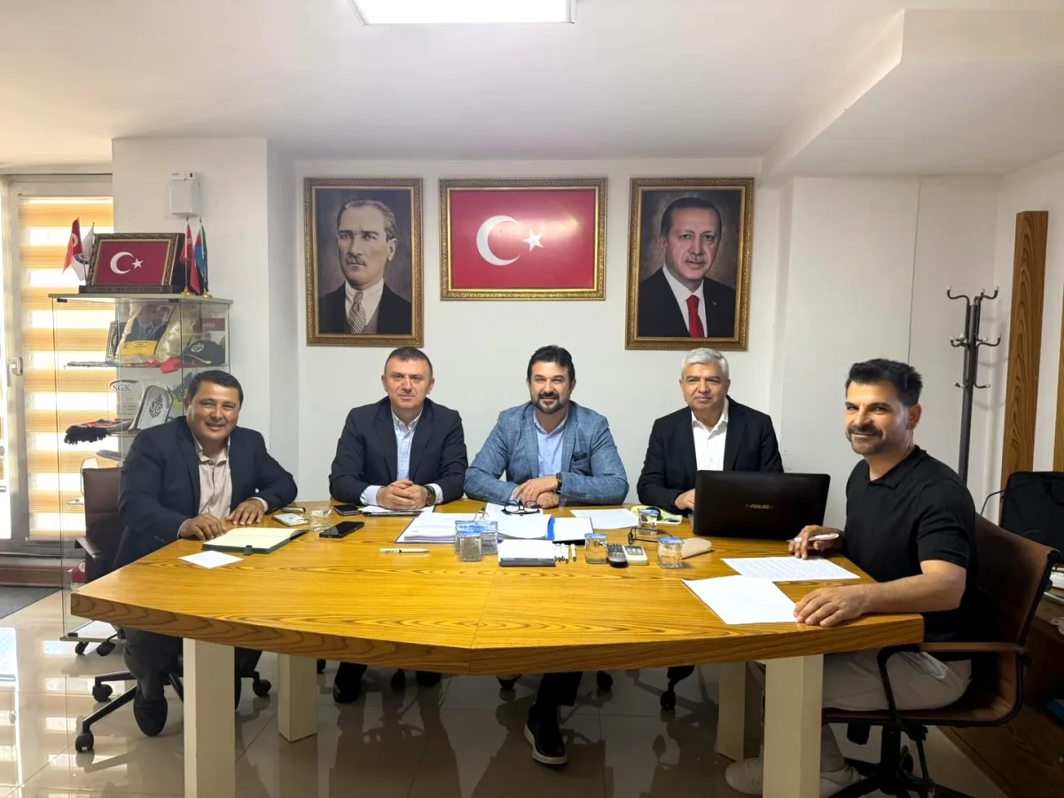 AK Parti Muratpaşa Meclis Üyeleri Mayıs Toplantısı Öncesi Buluştu AK Parti Muratpaşa Meclis Üyeleri Mayıs Toplantısı Öncesi Buluştu