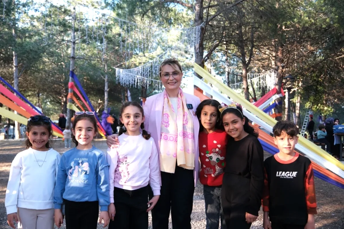 Altınova'da Hıdırellez Coşkusu: Binlerce Vatandaş Bayraktepe'de Baharı Karşıladı Altınova'da Hıdırellez Coşkusu: Binlerce Vatandaş Bayraktepe'de Baharı Karşıladı