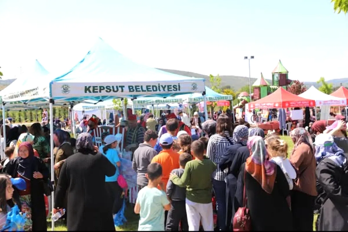 Kepsut'ta Hıdırellez Coşkusu Millet Bahçesi'nde Yaşandı Kepsut'ta Hıdırellez Coşkusu Millet Bahçesi'nde Yaşandı