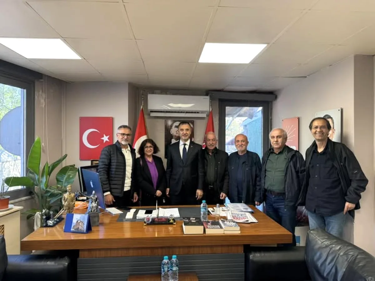 CHP Beşiktaş'ta Eski Yöneticilerden İlçe Başkanı'na Ziyaret CHP Beşiktaş'ta Eski Yöneticilerden İlçe Başkanı'na Ziyaret