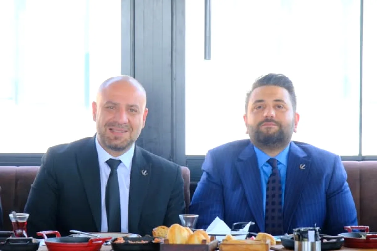 YRP İstanbul İl Başkanı Taşcı, Tuzla Teşkilatı ve Esnafla Buluştu YRP İstanbul İl Başkanı Taşcı, Tuzla Teşkilatı ve Esnafla Buluştu