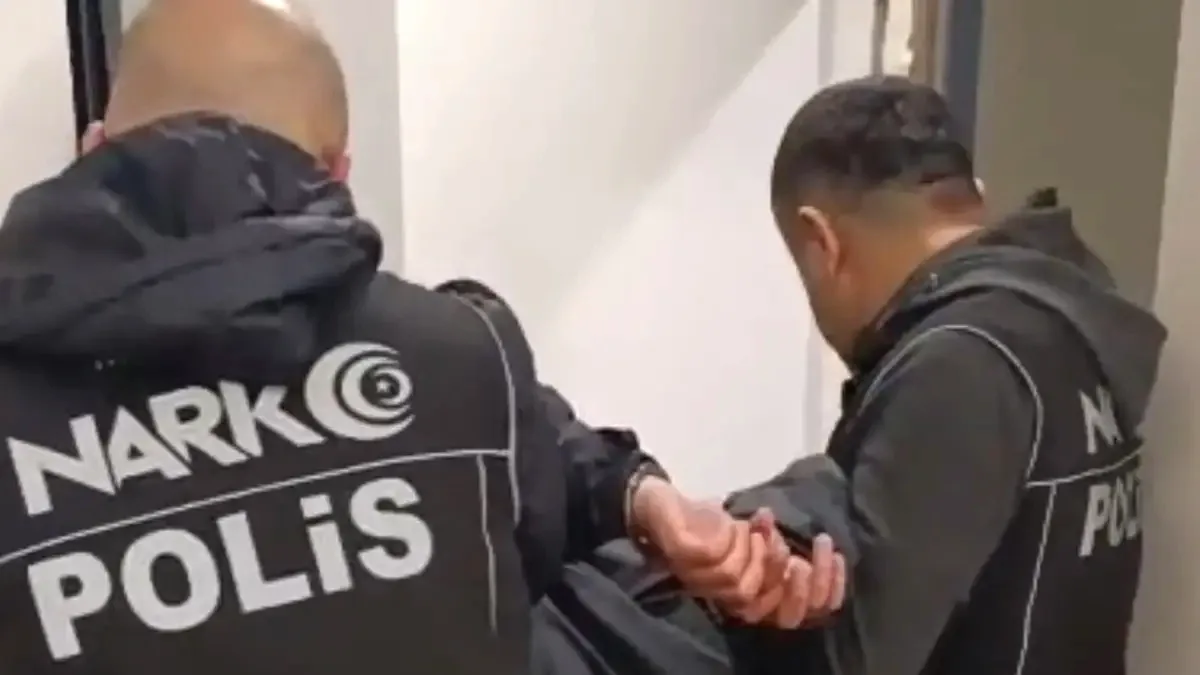 Mersin'de Interpol Kırmızı Bültenle Aranan Uyuşturucu Baronu Yakalandı Mersin'de Interpol Kırmızı Bültenle Aranan Uyuşturucu Baronu Yakalandı