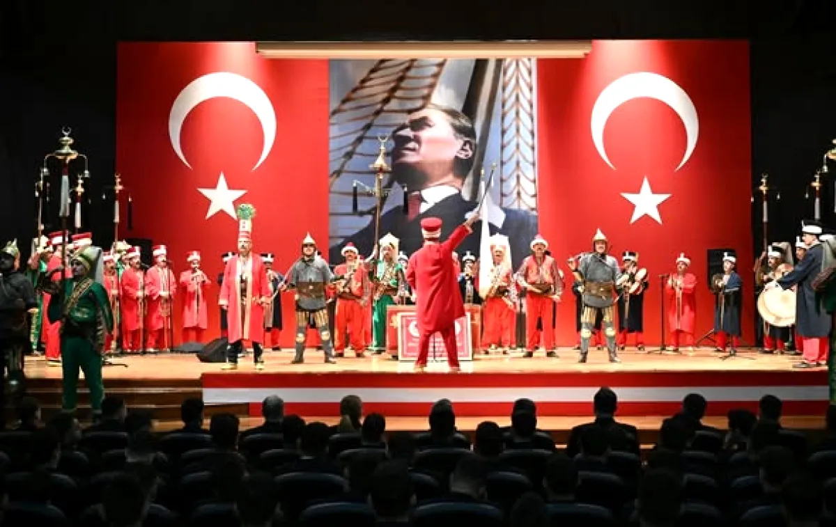 Deniz Harp Okulu Öğrencileri Mehteran'la Buluştu Deniz Harp Okulu Öğrencileri Mehteran'la Buluştu