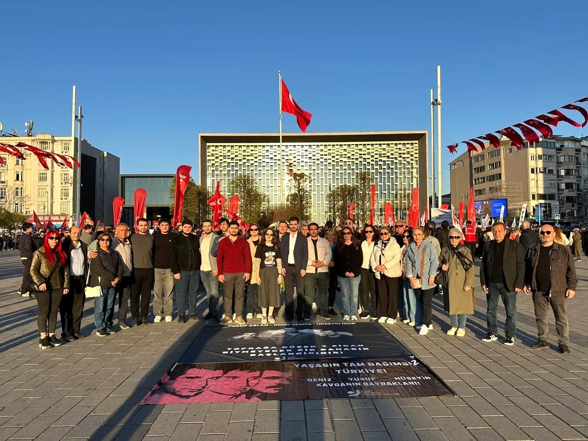 Bakırköy'de Deniz Gezmiş ve Arkadaşları Anıldı Bakırköy'de Deniz Gezmiş ve Arkadaşları Anıldı