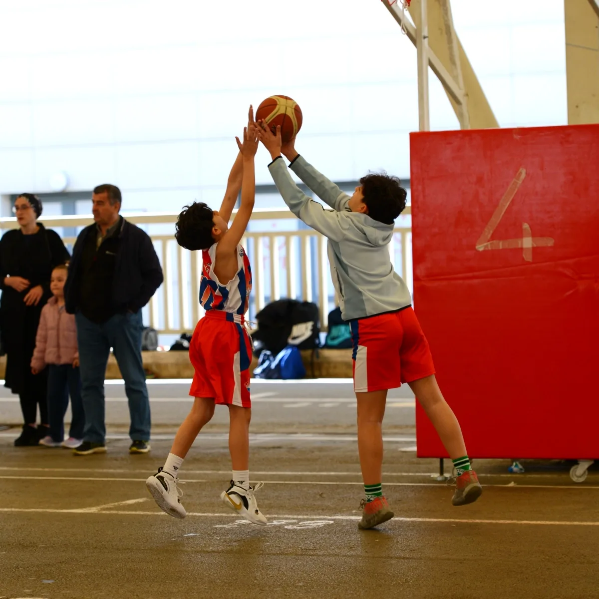 Nilüfer'in Sokakları Basketbol Heyecanıyla Doldu Nilüfer'in Sokakları Basketbol Heyecanıyla Doldu