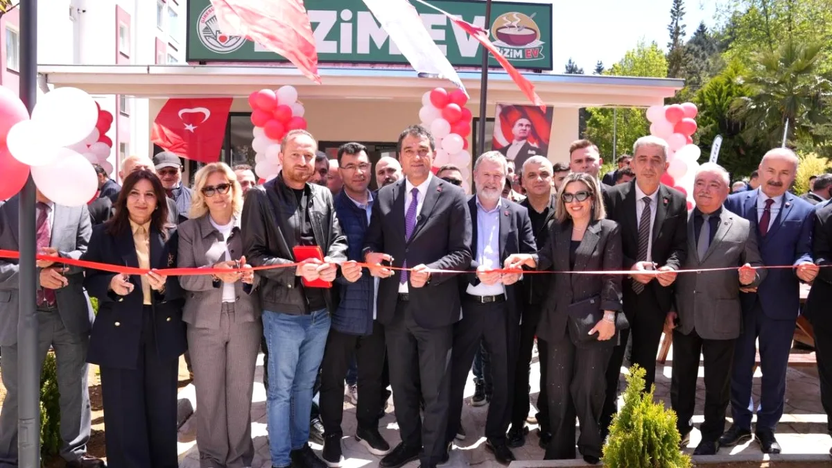 Giresun'da Öğrencilere 'Bizim Ev' Kolaylığı: Ücretsiz Çorba ve Sosyal Destek Giresun'da Öğrencilere 'Bizim Ev' Kolaylığı: Ücretsiz Çorba ve Sosyal Destek