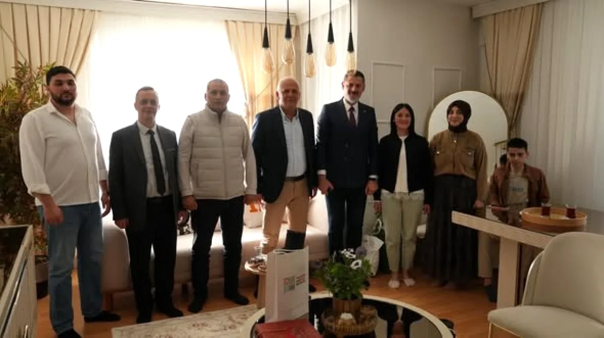 Avcılar'da Tedavi Gören Vatandaşa Belediyeden Destek Ziyareti Avcılar'da Tedavi Gören Vatandaşa Belediyeden Destek Ziyareti
