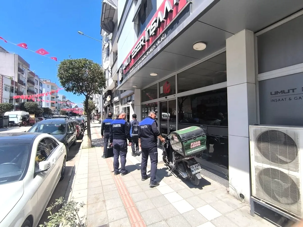 Gemlik'te Kaldırım İşgaliyle Mücadele: Yayalar İçin Güvenli Yol Gemlik'te Kaldırım İşgaliyle Mücadele: Yayalar İçin Güvenli Yol