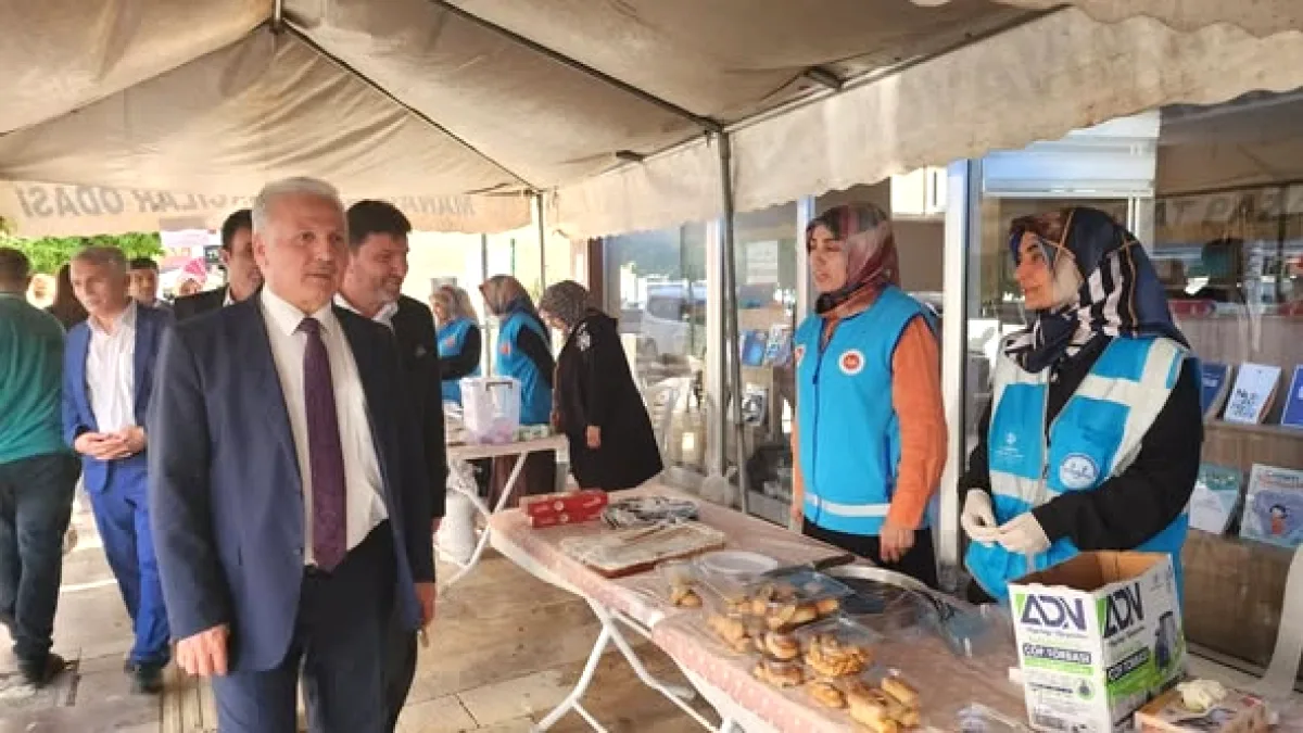 Manavgat'ta Evlenen Çiftlere Destek için Hayır Çarşısı Kuruldu Manavgat'ta Evlenen Çiftlere Destek için Hayır Çarşısı Kuruldu
