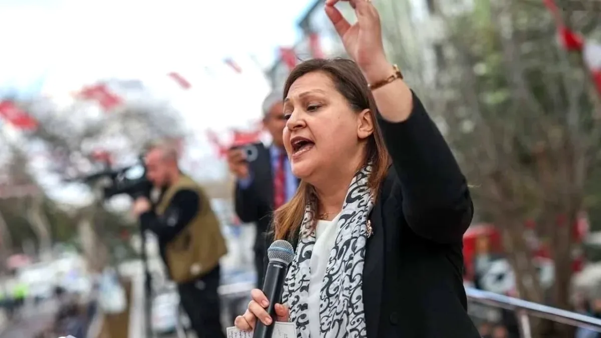 Burcu Köksal AK Parti'ye Katılıyor: Rozetini 12 Mayıs'ta Takıyor Burcu Köksal AK Parti'ye Katılıyor: Rozetini 12 Mayıs'ta Takıyor