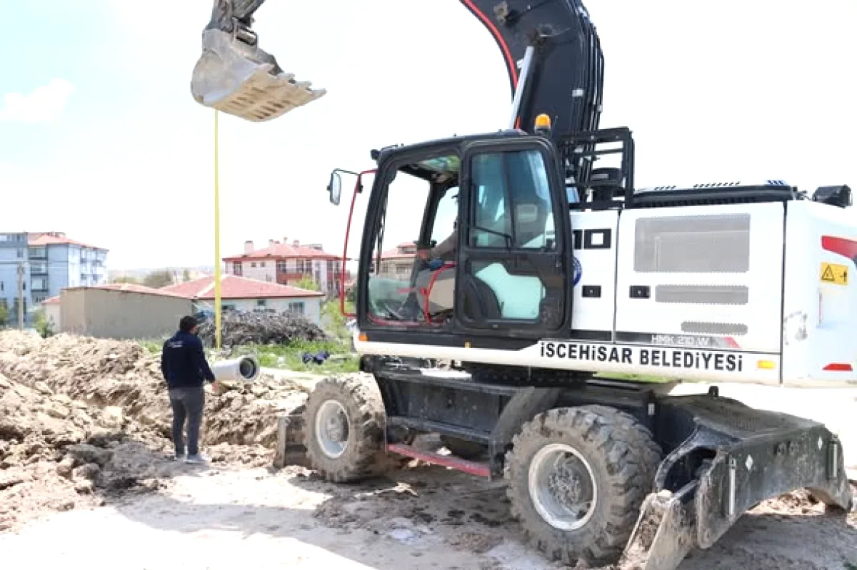 İscehisar'da Altyapı Seferberliği: Kanalizasyon ve Parke Yol Çalışmaları Sürüyor İscehisar'da Altyapı Seferberliği: Kanalizasyon ve Parke Yol Çalışmaları Sürüyor