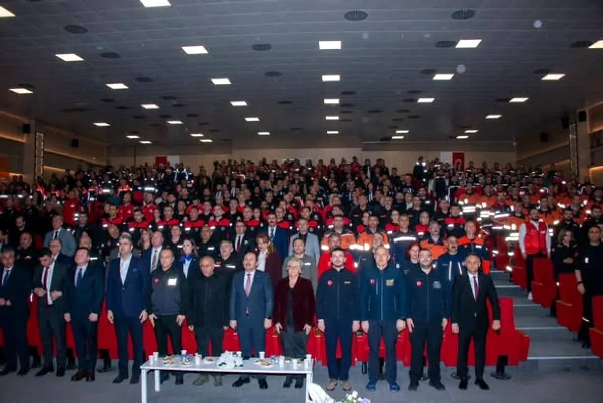 İstanbul'da AFAD Ekip Sayısı 139'a Ulaştı: 2.141 Yeni Gönüllü Sertifika Aldı İstanbul'da AFAD Ekip Sayısı 139'a Ulaştı: 2.141 Yeni Gönüllü Sertifika Aldı