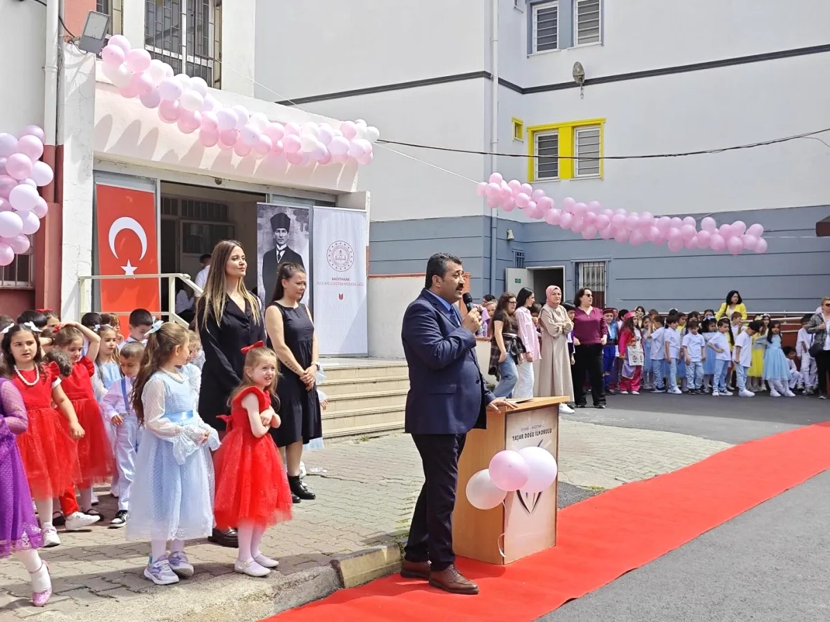 Kâğıthane'de Anneler Günü Coşkusu: Yaşar Doğu İlkokulu'nda Duygulu Program Kâğıthane'de Anneler Günü Coşkusu: Yaşar Doğu İlkokulu'nda Duygulu Program