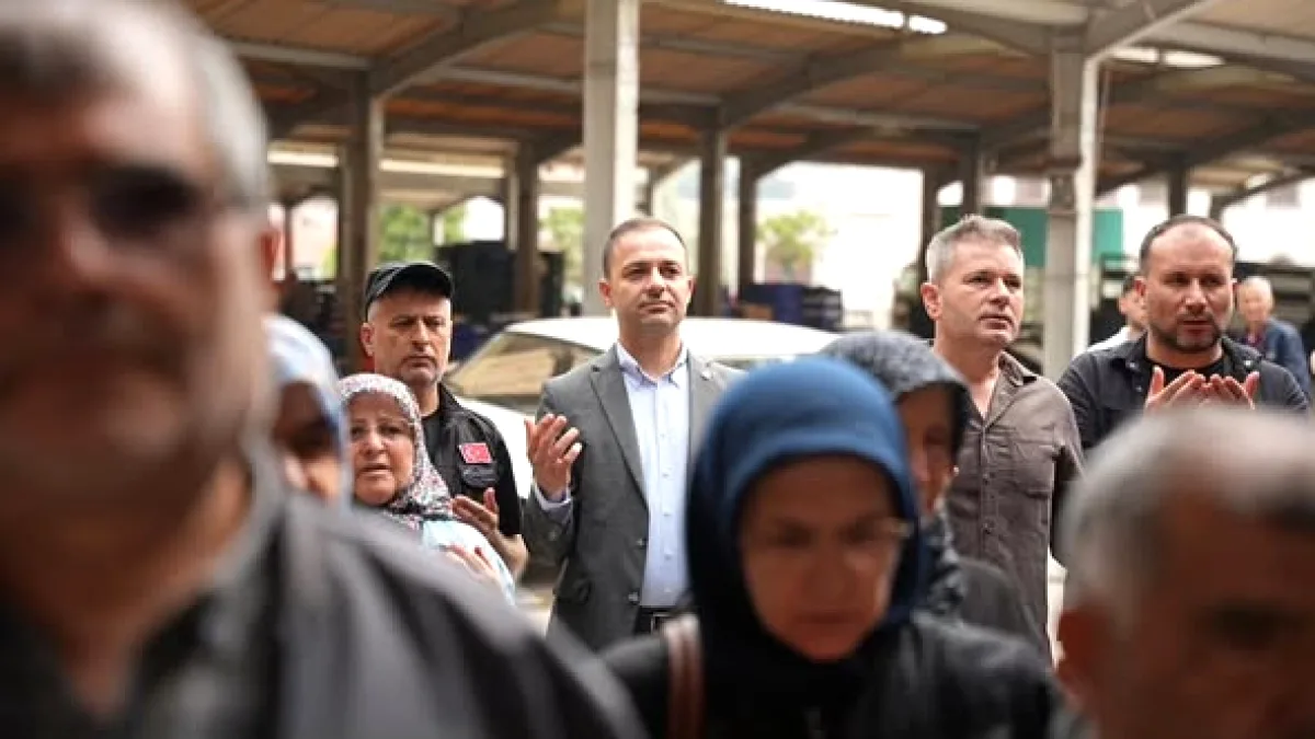 Sındırgı'da Hac Yolcuları Dualarla Uğurlandı Sındırgı'da Hac Yolcuları Dualarla Uğurlandı