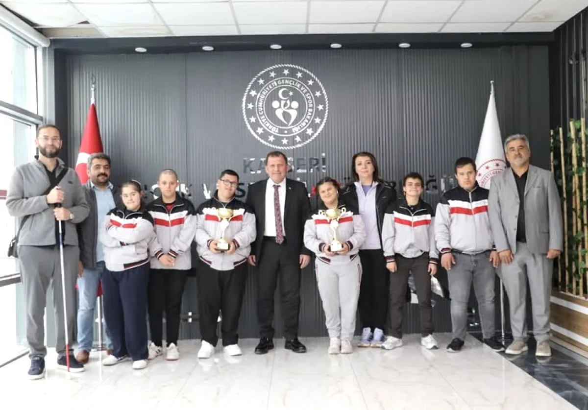 Kayseri'de Özel Sporcular Çifte Basketbol Şampiyonluğu Yaşadı Kayseri'de Özel Sporcular Çifte Basketbol Şampiyonluğu Yaşadı