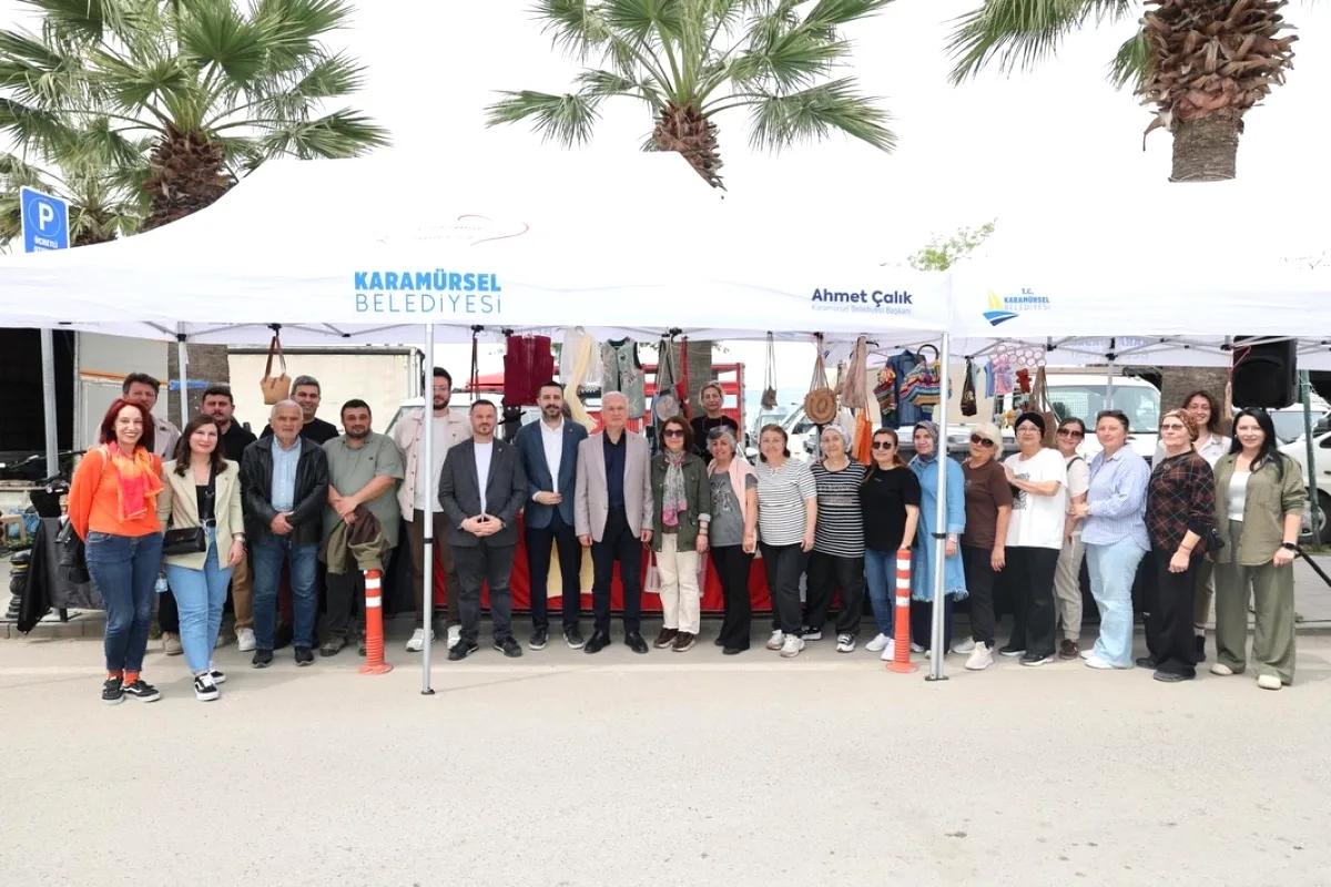 Karamürsel'de Kadın Emeği Cuma Pazarı'nda Hayat Buldu Karamürsel'de Kadın Emeği Cuma Pazarı'nda Hayat Buldu