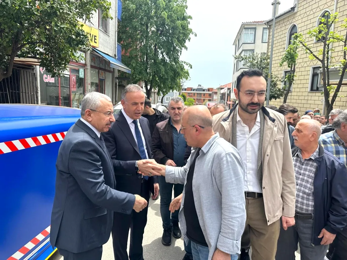 AK Partili İsmail Erdem Ümraniye'de Cuma Sonrası Vatandaşlarla Buluştu AK Partili İsmail Erdem Ümraniye'de Cuma Sonrası Vatandaşlarla Buluştu