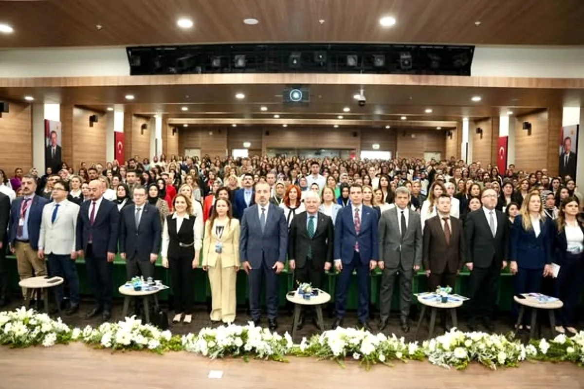 Ankara'da 1200 Hemşire ve Ebe Buluştu: Sağlıkta Nitelikli Bakım Konuşuldu Ankara'da 1200 Hemşire ve Ebe Buluştu: Sağlıkta Nitelikli Bakım Konuşuldu