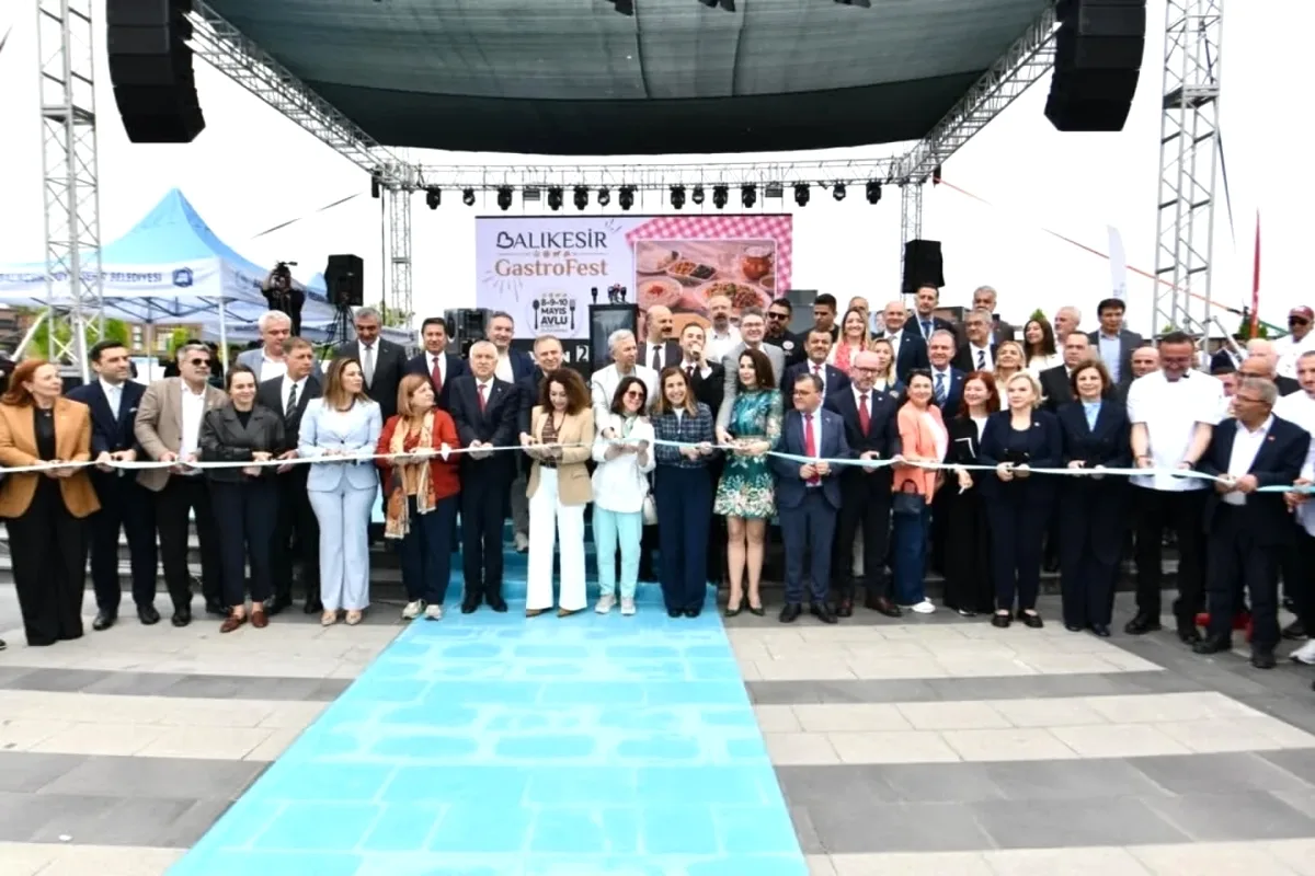 Balıkesir GastroFest Gastronomi Şöleni Başladı: 3 Gün Boyunca Lezzet Şöleni Balıkesir GastroFest Gastronomi Şöleni Başladı: 3 Gün Boyunca Lezzet Şöleni