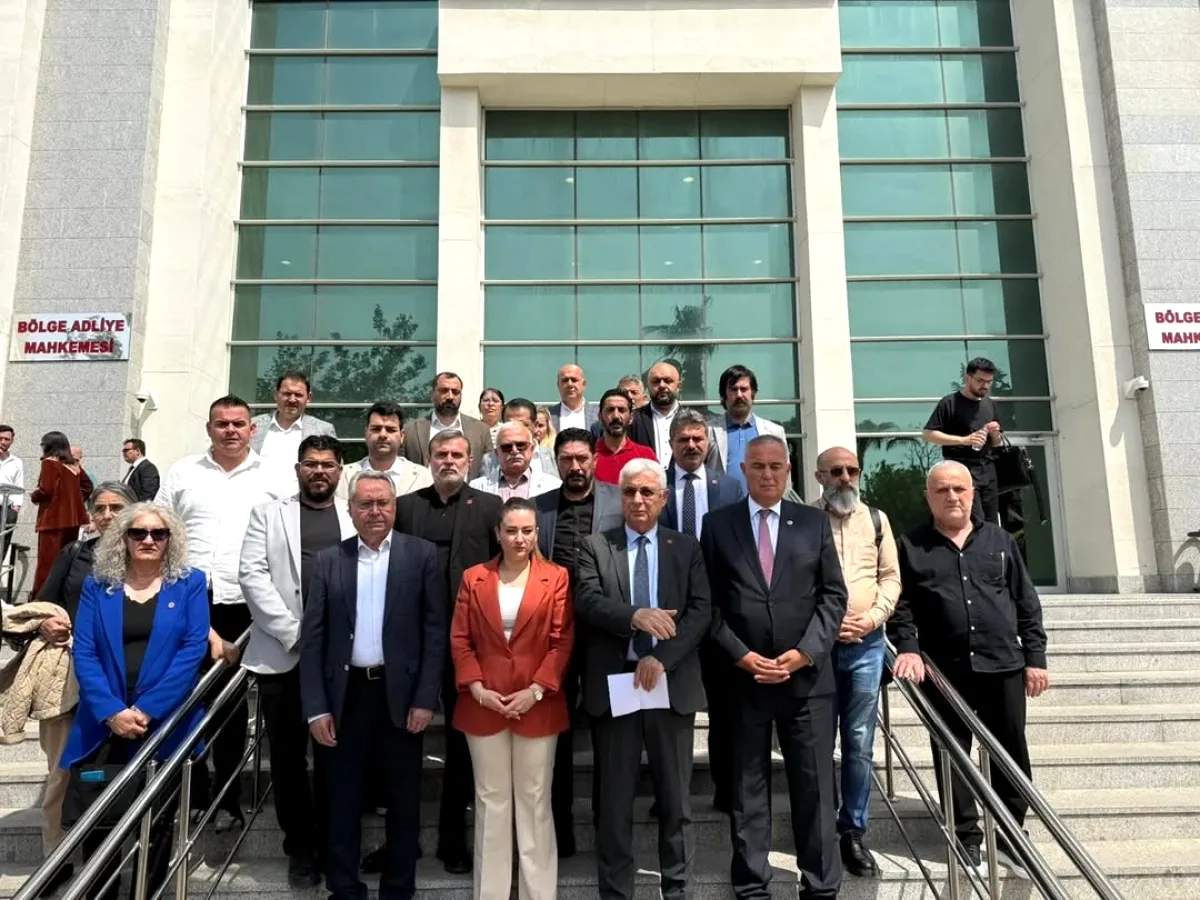 Antalya'da Muhittin Böcek Duruşması: CHP'den Siyasi Destek Antalya'da Muhittin Böcek Duruşması: CHP'den Siyasi Destek