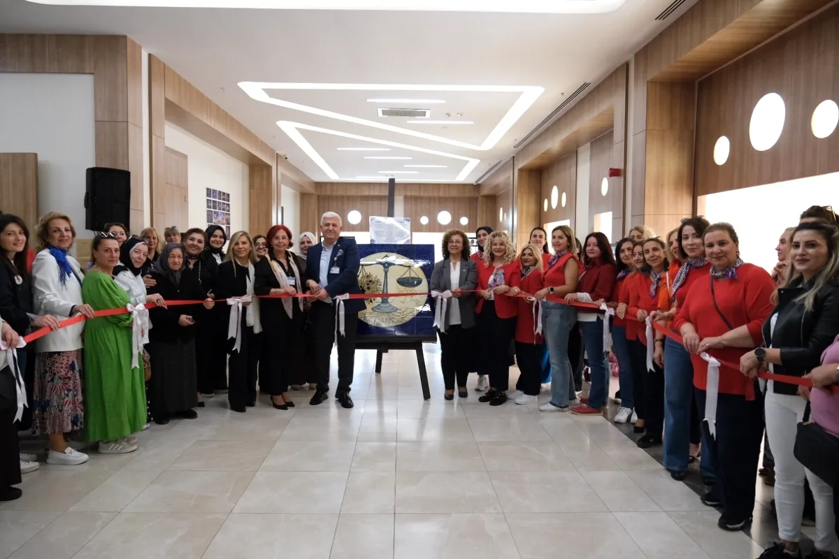 Büyükçekmece'de Sır ve Sabır Sergisi: Geleneksel Çini Sanatı 11 Mayıs'a Kadar Açık Büyükçekmece'de Sır ve Sabır Sergisi: Geleneksel Çini Sanatı 11 Mayıs'a Kadar Açık
