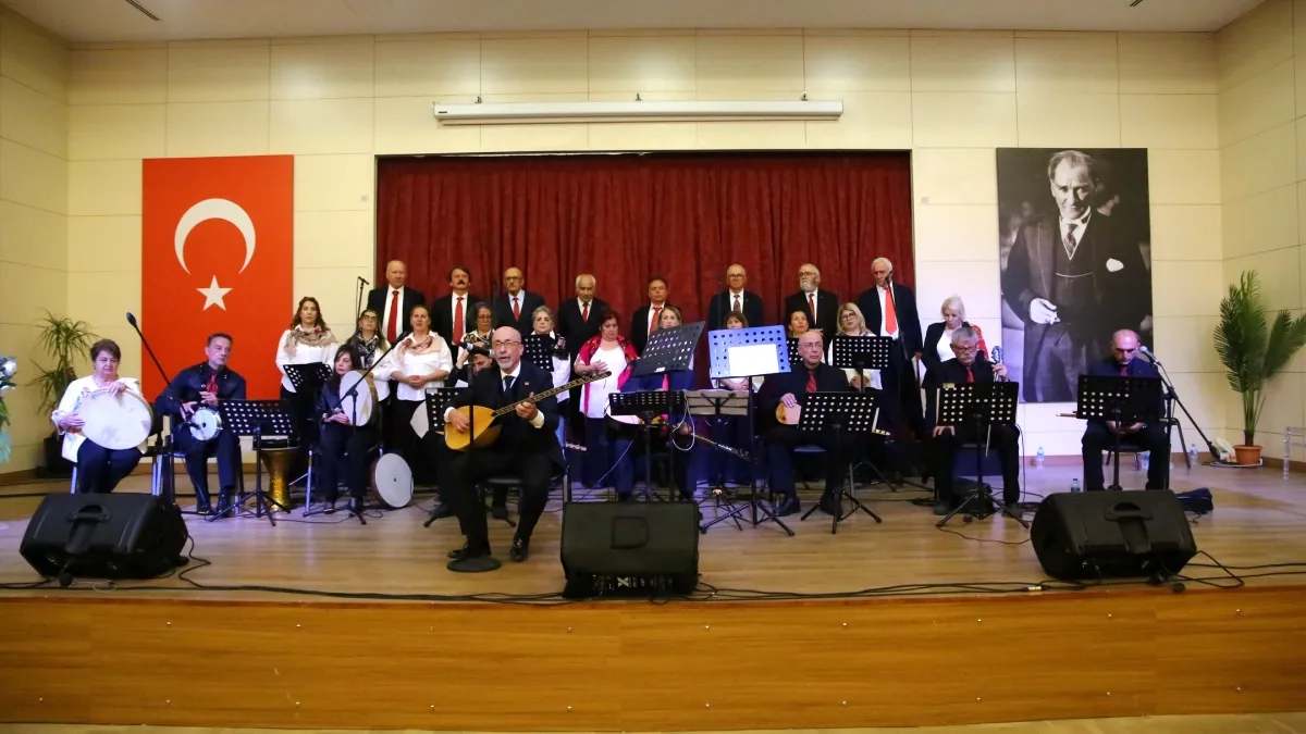 Büyükçekmece'de Emekli Öğretmenlerden Anadolu Ezgileriyle Duygusal Konser Büyükçekmece'de Emekli Öğretmenlerden Anadolu Ezgileriyle Duygusal Konser