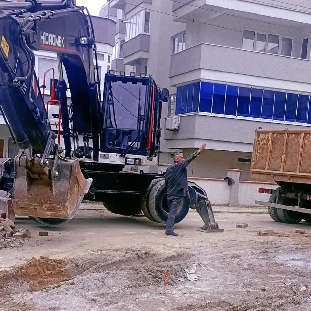 Teşvikiye'de Yaşam Kalitesi Artıyor: Karşıyaka Mahallesi'nde Parke Çalışmaları Devam Ediyor Teşvikiye'de Yaşam Kalitesi Artıyor: Karşıyaka Mahallesi'nde Parke Çalışmaları Devam Ediyor