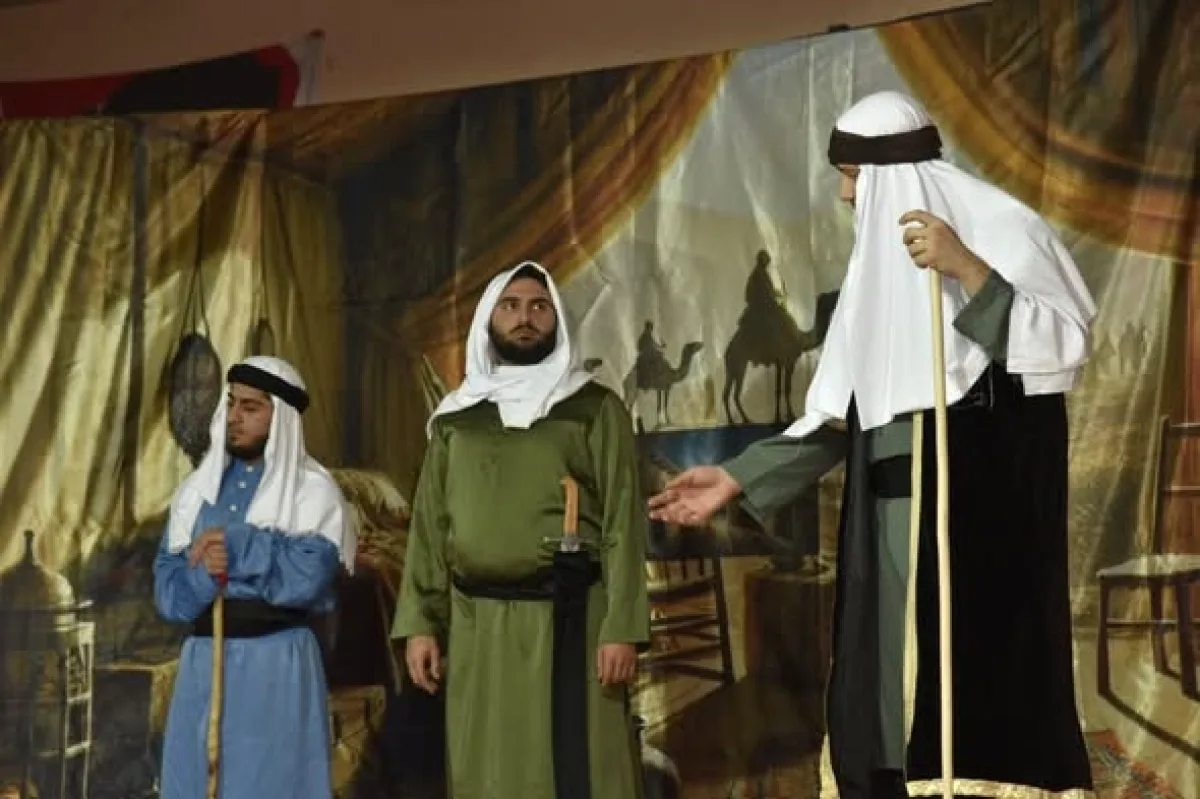 Dursunbey'de Manevi Tiyatro: Sahabiler Döneminden Etkileyici Kesitler Sahnelendi Dursunbey'de Manevi Tiyatro: Sahabiler Döneminden Etkileyici Kesitler Sahnelendi