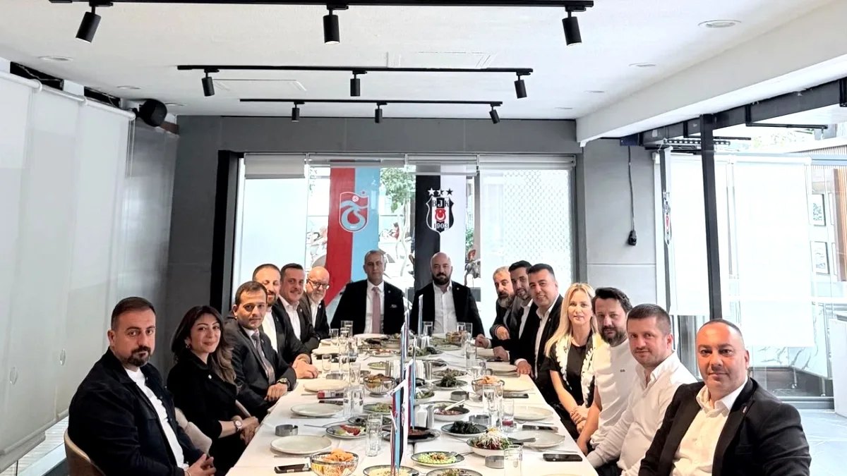 Beşiktaş ve Trabzonspor Derbi Öncesi Dostluk Mesajı Verdi: Orhan Kaynak Anıldı Beşiktaş ve Trabzonspor Derbi Öncesi Dostluk Mesajı Verdi: Orhan Kaynak Anıldı