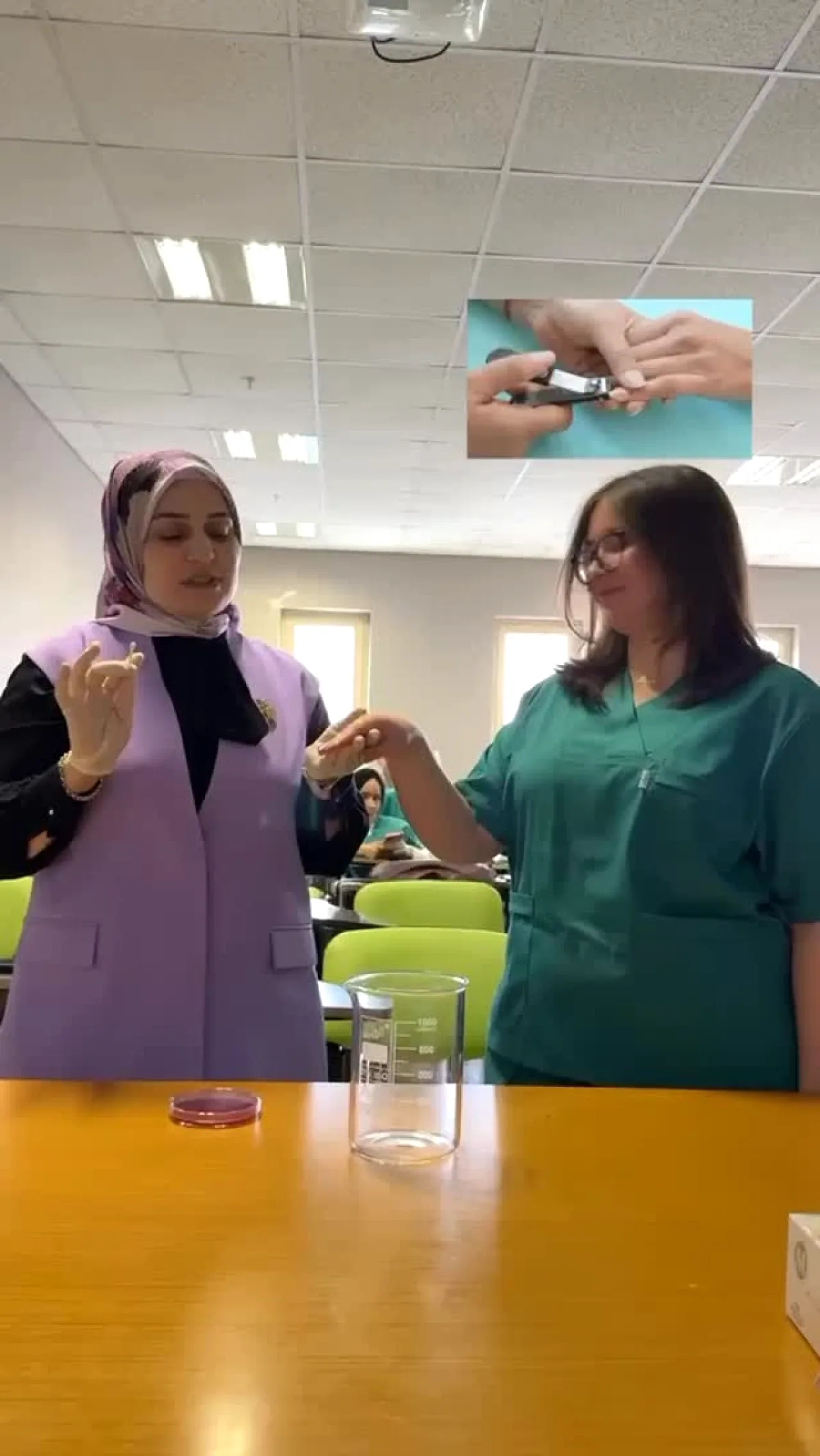 İstanbul Şişli MYO'da Mikroorganizma Tahmin Partisi: Öğrenciler Eğlenerek Öğreniyor İstanbul Şişli MYO'da Mikroorganizma Tahmin Partisi: Öğrenciler Eğlenerek Öğreniyor