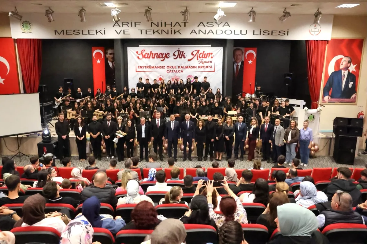 Çatalca'da Genç Yetenekler Sahneye Çıktı: "Enstrümansız Okul Kalmasın" Projesi Konseri Çatalca'da Genç Yetenekler Sahneye Çıktı: "Enstrümansız Okul Kalmasın" Projesi Konseri