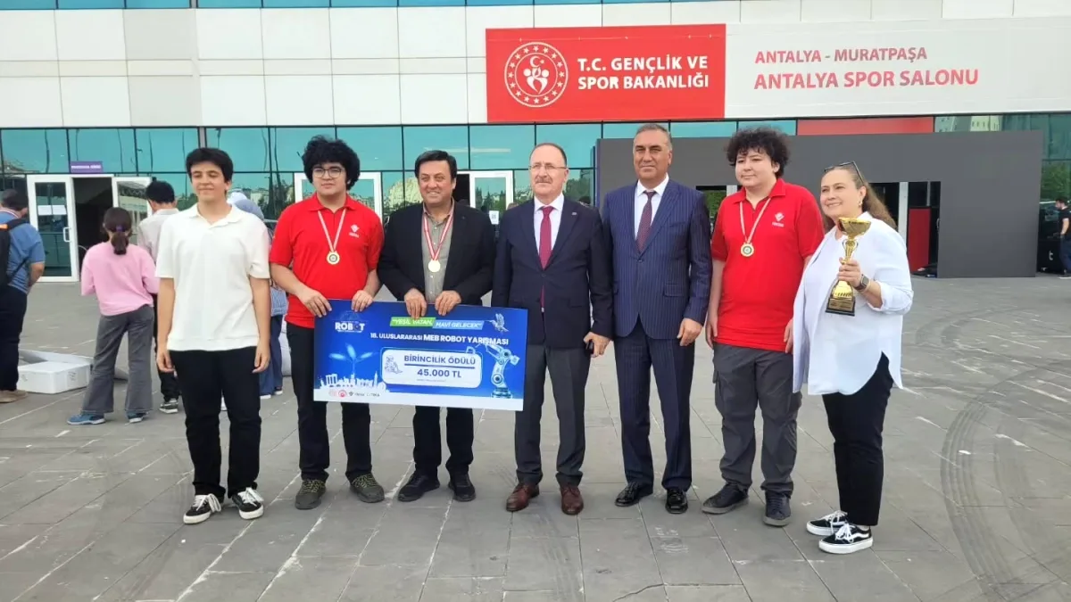 Maya Okulları Öğrencileri Uluslararası Robot Yarışmasında Birinci Oldu Maya Okulları Öğrencileri Uluslararası Robot Yarışmasında Birinci Oldu
