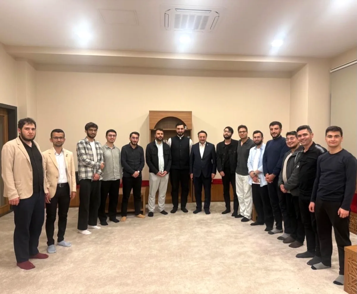 AK Partili Karayel, İbn Haldun Üniversitesi'nde Gençlerle Münazara Buluşması Gerçekleştirdi AK Partili Karayel, İbn Haldun Üniversitesi'nde Gençlerle Münazara Buluşması Gerçekleştirdi