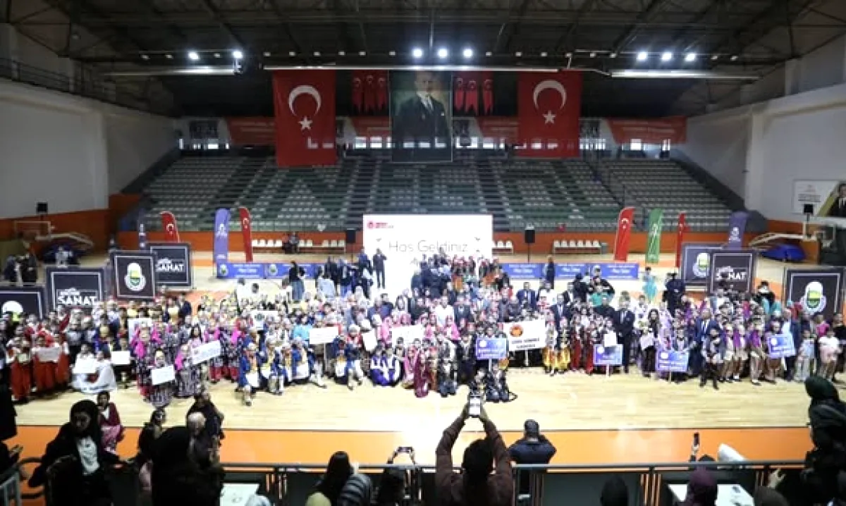 İnegöl'de Gençler Kültür Mirasını Sahneye Taşıdı: Altın Adımlar Halk Dansları Yarışması İnegöl'de Gençler Kültür Mirasını Sahneye Taşıdı: Altın Adımlar Halk Dansları Yarışması