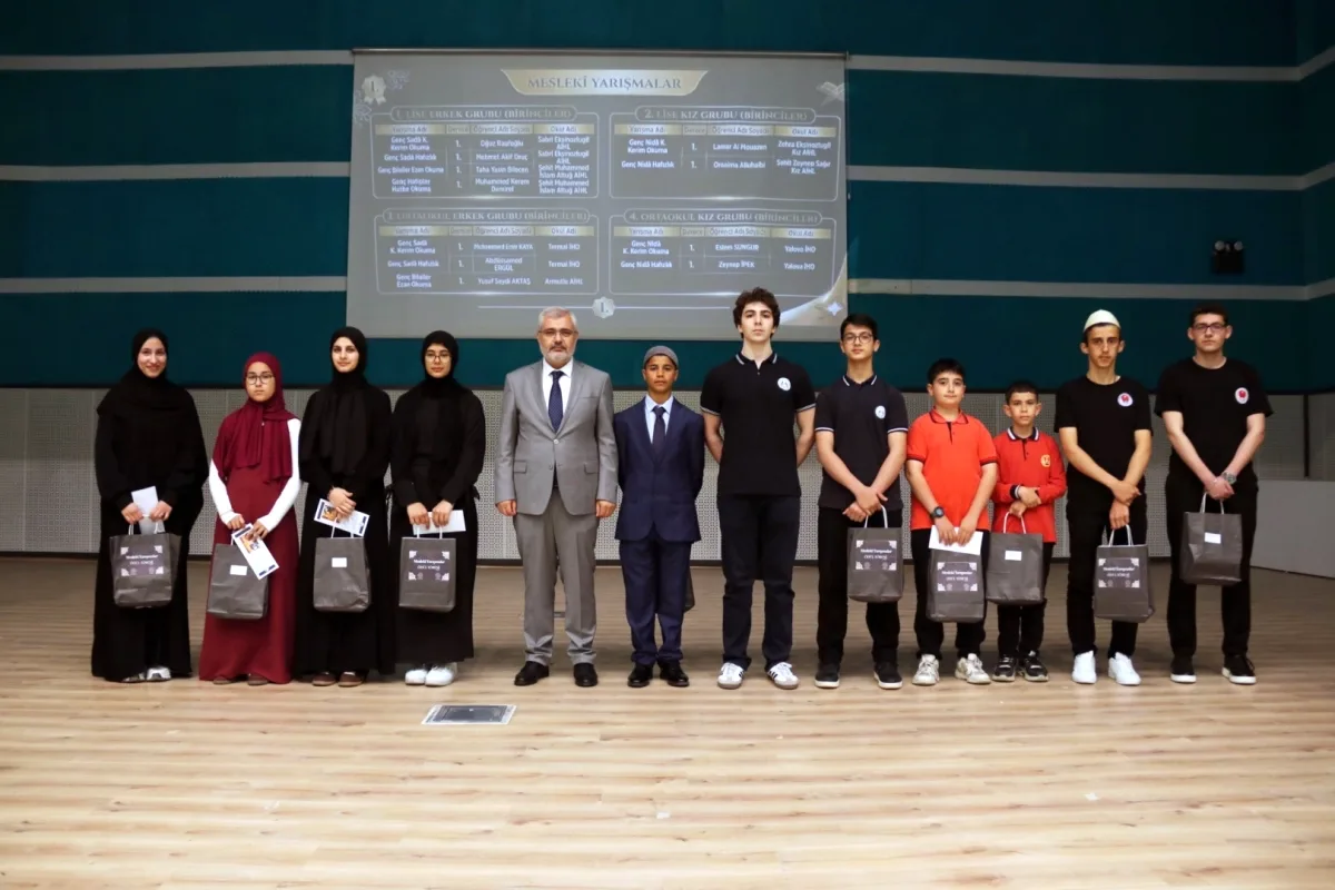 Yalova'da İmam Hatip Öğrencileri Mesleki Yarışmalarda Yeteneklerini Sergiledi Yalova'da İmam Hatip Öğrencileri Mesleki Yarışmalarda Yeteneklerini Sergiledi
