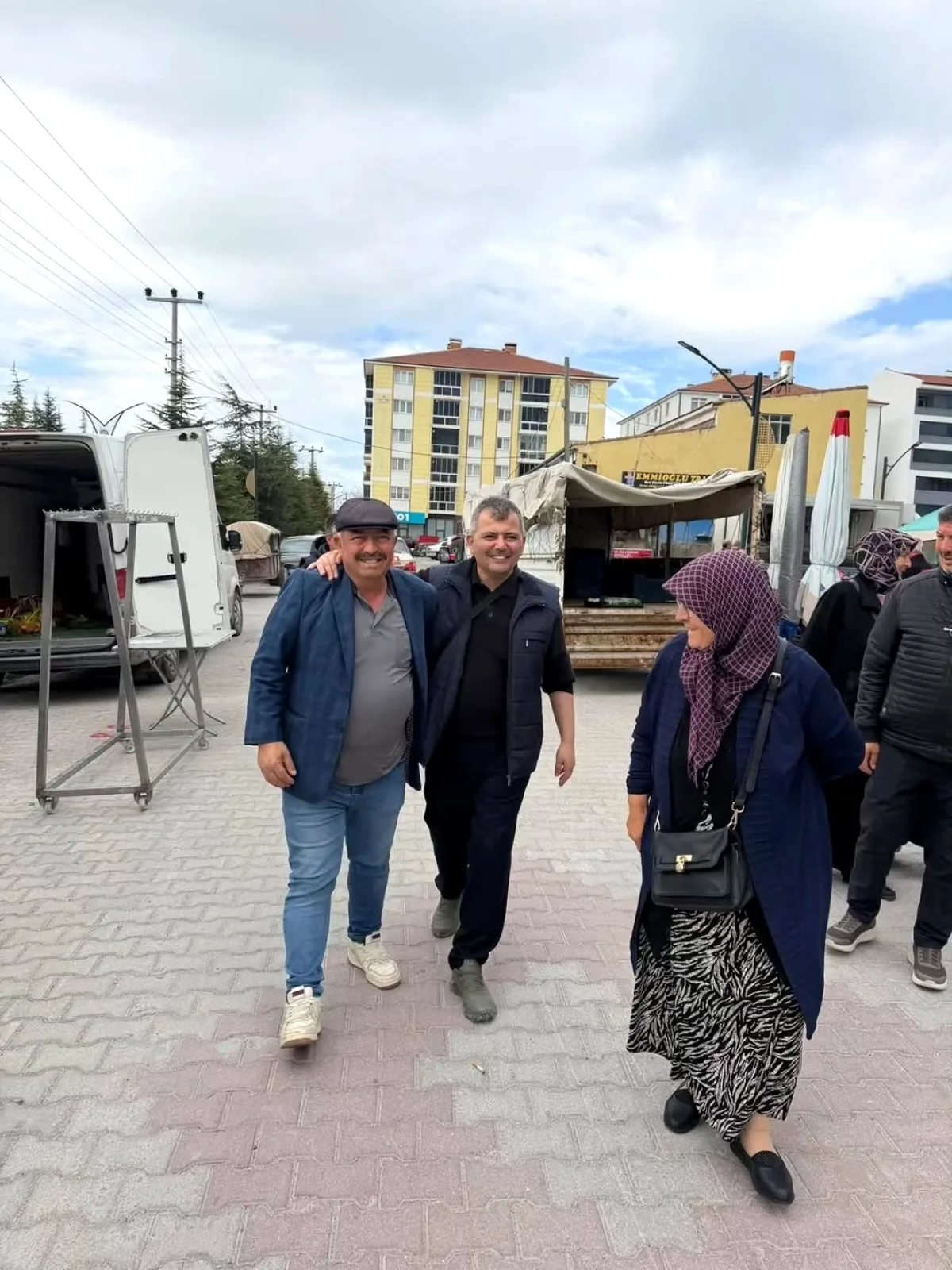 Emirdağ'da Cumartesi Pazarı Açıldı: Bölgenin En Ucuz Alışveriş Adresi Emirdağ'da Cumartesi Pazarı Açıldı: Bölgenin En Ucuz Alışveriş Adresi