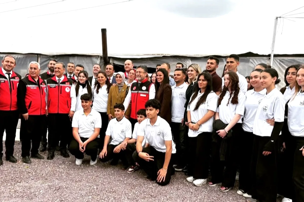 Yalova'da Genç Çiftçi Projesi Genişletildi: Lise ve Üniversitelilere Kapı Açıldı Yalova'da Genç Çiftçi Projesi Genişletildi: Lise ve Üniversitelilere Kapı Açıldı