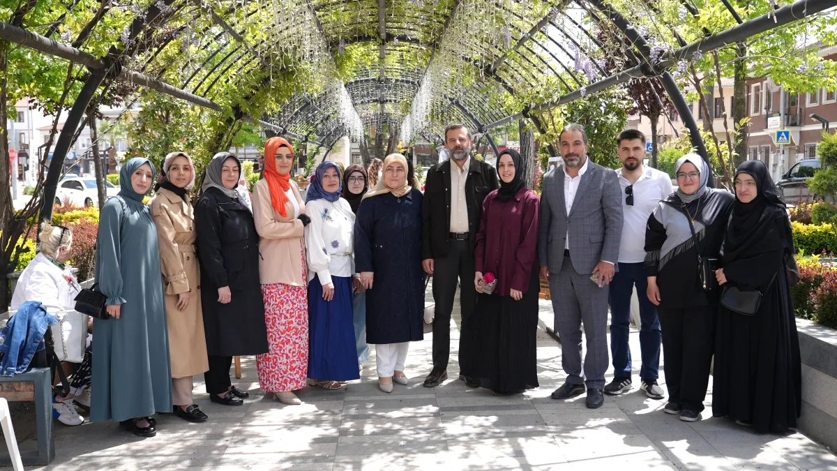 Gürsu'da İpek Koza Kursu Tamamlandı: Geleneksel Sanat Zafer Caddesi'nde Sergileniyor Gürsu'da İpek Koza Kursu Tamamlandı: Geleneksel Sanat Zafer Caddesi'nde Sergileniyor